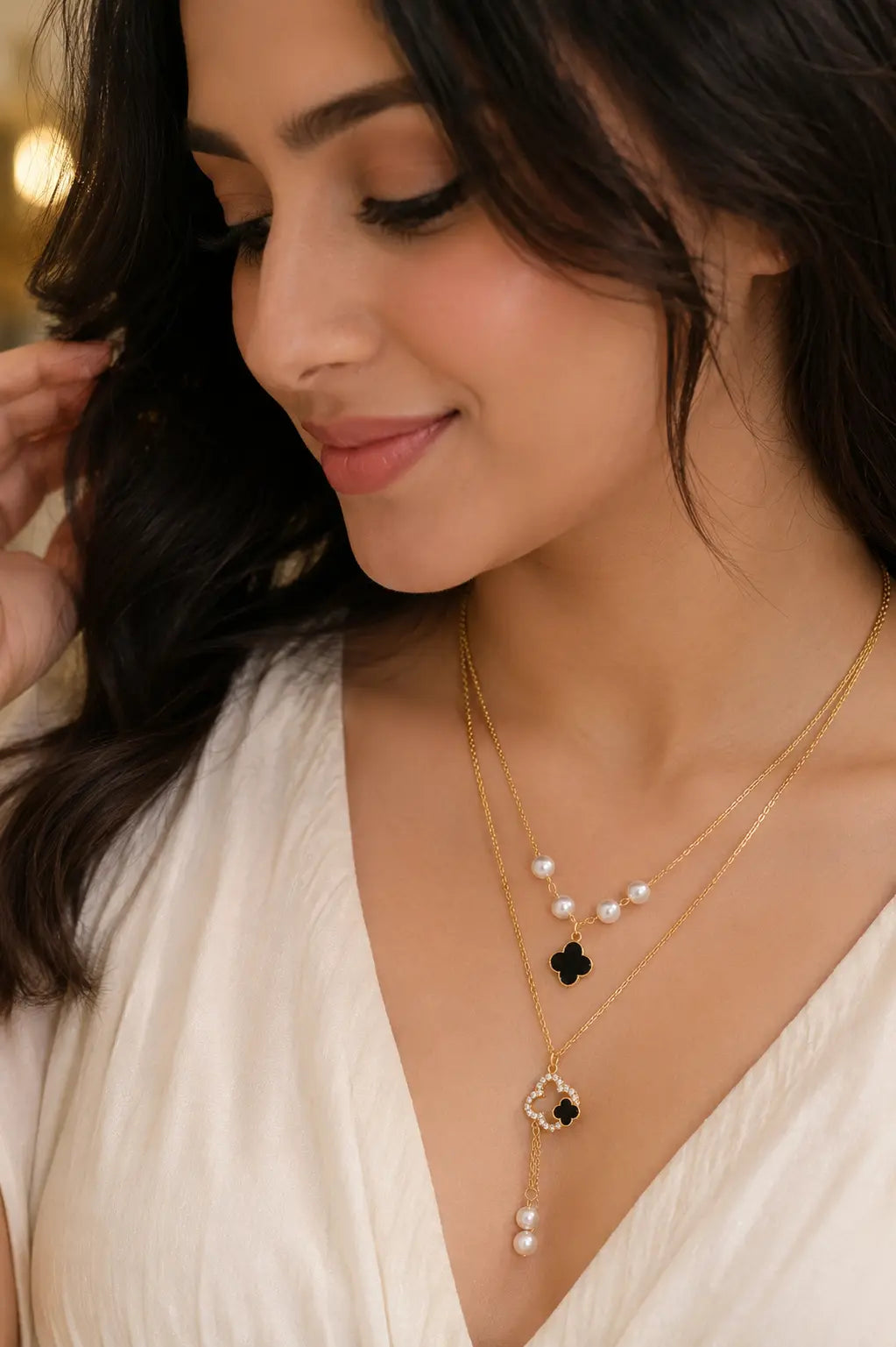 Noir Clover Pearl Necklace