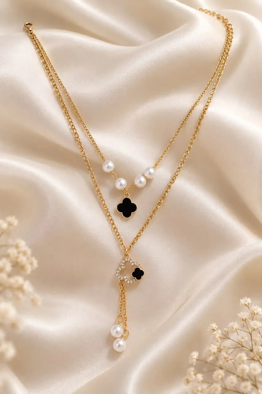 Noir Clover Pearl Necklace